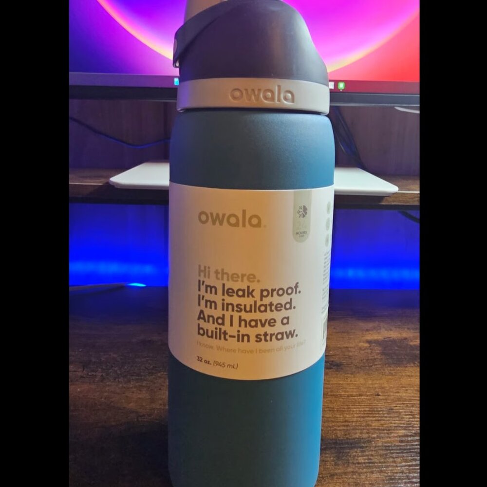 Owala Water bottle 32oz Free sip ( Blue Oasis)